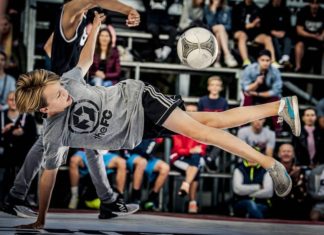 Top 10 Tekkers: Youth Phenoms freestyle football skills