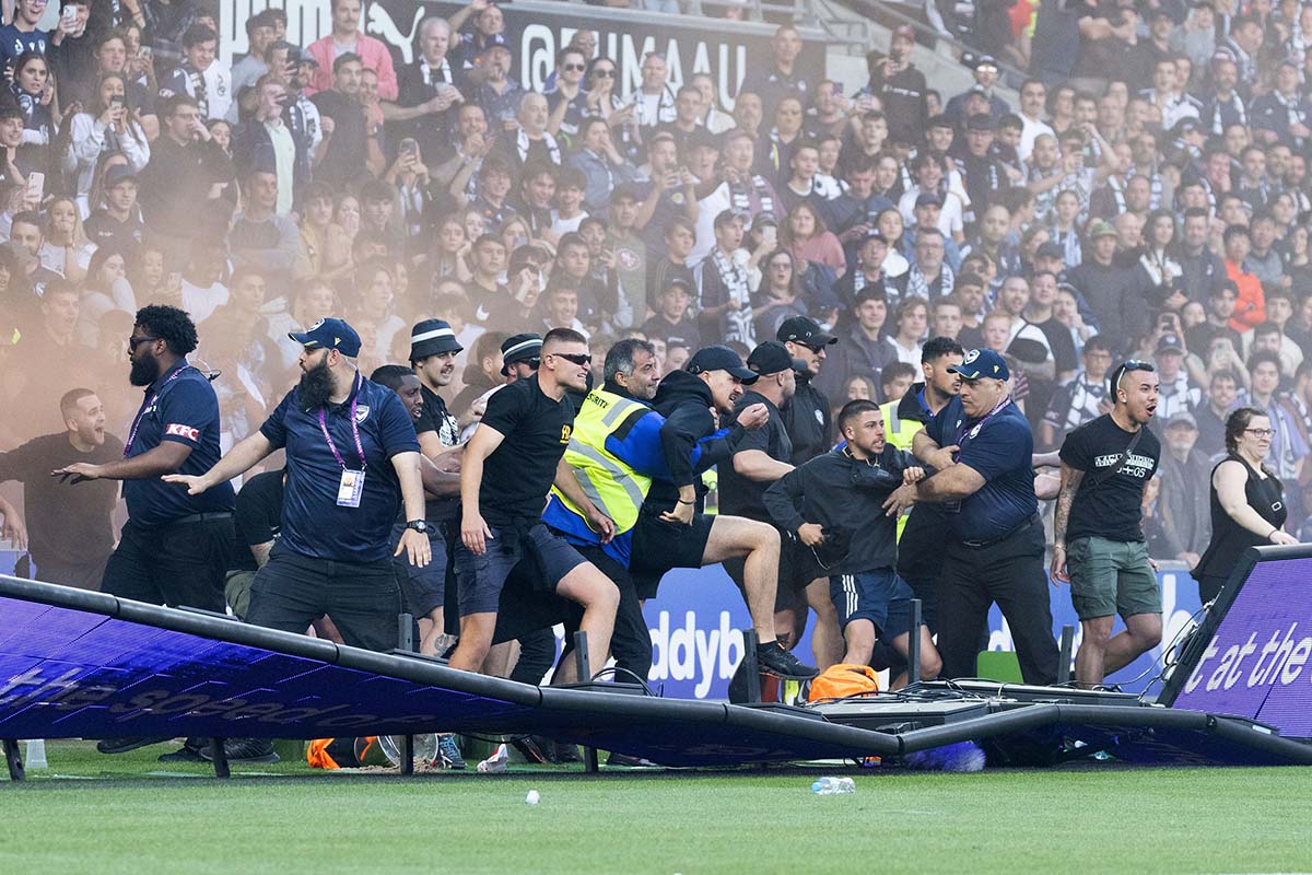 melbourne pitch invasion
